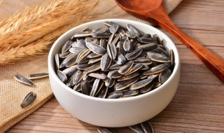 生瓜子要用盐泡多久才可以煮(水煮生瓜子需要多长时间)