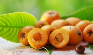 枇杷泡冰糖时间久了是否能喝 冰糖和枇杷放在一起可以放多久