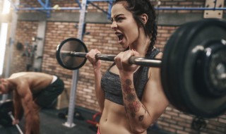 在长时间的体能训练中该吃什么（在长时间的体能训练中该吃什么药）