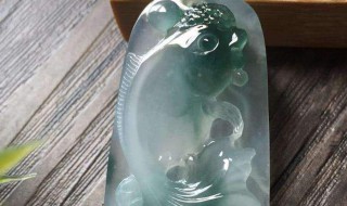 两条金鱼的翡翠的寓意（两条鱼的翡翠是什么意思）