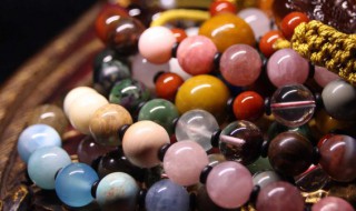 黑曜石还是金曜石好（黑曜石还是黑曜石）