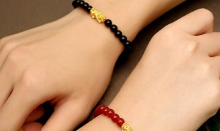 女人戴貔貅戴哪只手上（女人戴貔貅应该戴哪只手上）