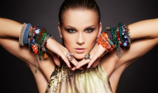 黑曜石手链怎么戴（黑曜石手链怎么戴好看）