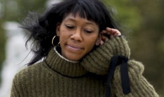 毛衣和衬衫怎么搭配(毛呢衬衫怎么搭配)