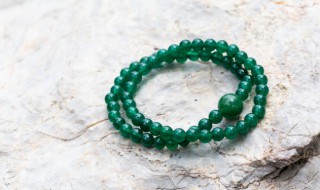 石榴石手链戴在哪只手(红石榴石手链戴哪只手)