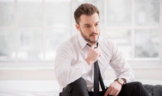 衬衫外面穿什么衬衫怎么搭配 衬衫外面可以搭配什么