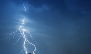 雷雨是什么季节的景物（雷雨前的景物有哪些）