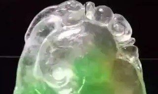 玻璃种血美人翡翠（玻璃种鸡血红翡翠）