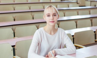 碧玉的拼音（碧玉妆成一树高的拼音）