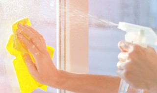 如何去除玻璃上的玻璃胶污渍 玻璃胶的污渍怎么去除小窍门