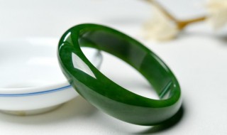 翡翠与和田玉哪个值钱 和田玉和翡翠有什么区别哪个价格高