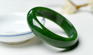 顶级翡翠手镯介绍（最好的翡翠手镯图片）