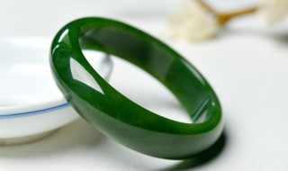 戴翡翠手镯注意事项 佩戴玉手镯注意事项