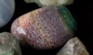 莫西沙冰种翡翠原石（莫西沙冰种翡翠价格）