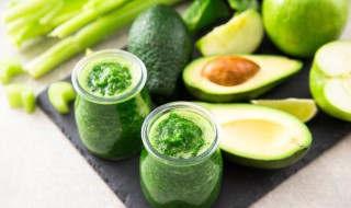 牛油果为什么会有黑色的丝 牛油果中间有丝不黑