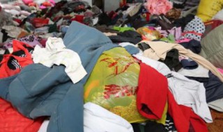 大量废旧衣服怎么处理 废旧的衣服怎么处理