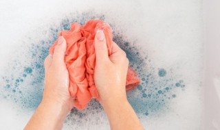 纯棉衣服掉色怎么办(纯棉衣服掉色不均如何处理)