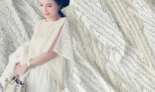 杏色衣服被染色了怎么去掉（杏色衣服染色了,怎么去除?）