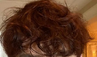 男生头发自然卷怎么变直 男生头发自然卷怎么变直又自然