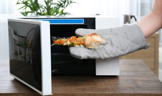 微波炉不能用锡纸吗(微波炉是不是不能用锡纸)