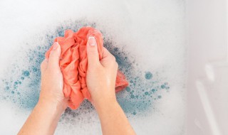 灯芯绒为什么褪色严重（灯芯绒掉色后该怎么办）