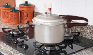 煮饭锅底烧糊了怎么办(电饭锅锅底烧糊了怎么办)