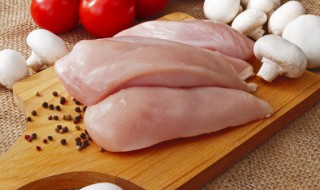 水煮鸡胸肉怎么做 水煮鸡胸肉怎么做没有腥味
