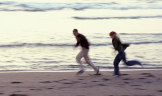 女儿青春期早恋家长该怎么办（青春期女孩早恋家长该怎么做）