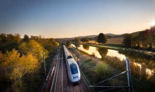 带刀片榨汁机能带上高铁吗（榨汁机带刀片能带火车上么）