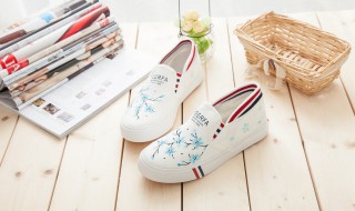 皮鞋白边怎么清洗 皮鞋的白边脏了怎样清理