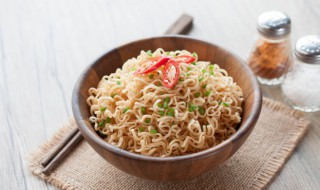 煮泡面怎么煮（煮泡面怎么煮溏心蛋）