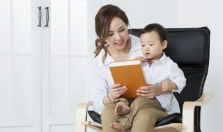 周岁女宝宝送什么好（女儿周岁送什么好）