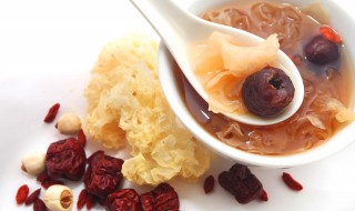 银耳粥怎么熬（小米银耳粥怎么熬）