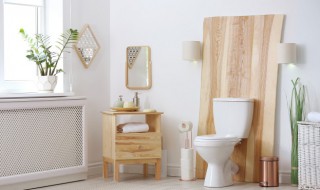 卫生间门口两侧返潮是什么原因(卫生间门口两侧返潮怎么处理)