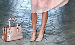 皮包上的霉斑怎么去除 皮包霉斑处理小窍门