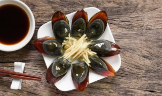 鸡蛋怎么样才能变成皮蛋（鸡蛋怎么能做成皮蛋）