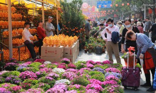 鲜花时间久了没花瓶怎么换水（花瓶养花几天换水）