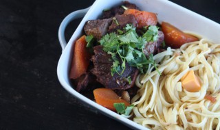 红烧牛腩面怎么做（牛腩可以做红烧牛肉面吗）