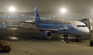 飞机托运和自己是一趟飞机么（行李托运和自己一趟飞机吗?）