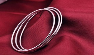 银镯子变黑了怎么清洗（怎样清洗银手镯 银镯子变黑了怎么清洗）