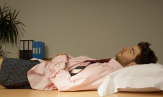 梦见喉咙出血怎么回事（梦见自己喉咙流了好多血）