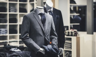 西装袖子上为什么要有扣子(西服领子上面的扣)