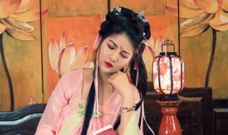 清冷惊艳的女孩名古风（清冷惊艳的女孩名古风三个字）