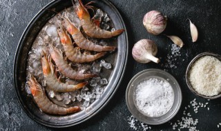 冻虾可以用开水解冻吗 冷冻虾可以用开水解冻吗