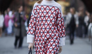 红毛衣应该搭配什么颜色的衬衫 红毛衣应该搭配什么颜色的衬衫好看