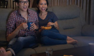 电视黑屏怎么办（电视机黑屏但有声音应该怎么办）