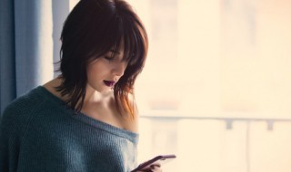 手机上的视频怎么投屏到电视上（手机上面的视频怎么投屏到电视上）