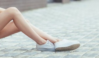 白鞋上的泥渍怎么去掉（鞋面上的泥渍怎么去除）