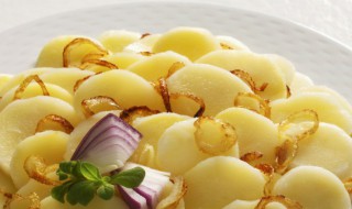 土豆没煮熟会有毒吗（土豆没蒸熟有毒吗）