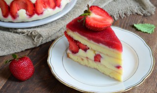 戚风蛋糕有点湿能吃吗 刚做好的戚风蛋糕有点湿